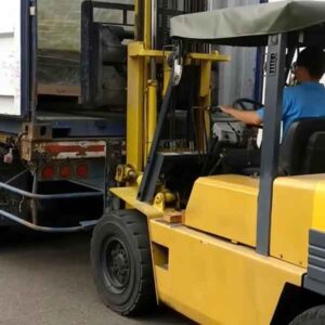Carga de camión con montacargas